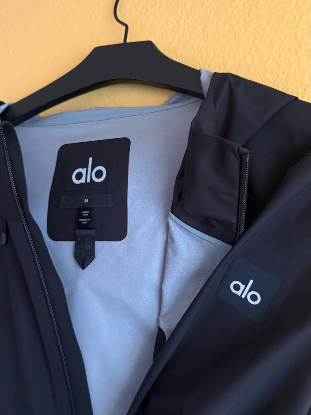 Alo Men’s Alpha Shell Jacket - Picture 2 of 4
